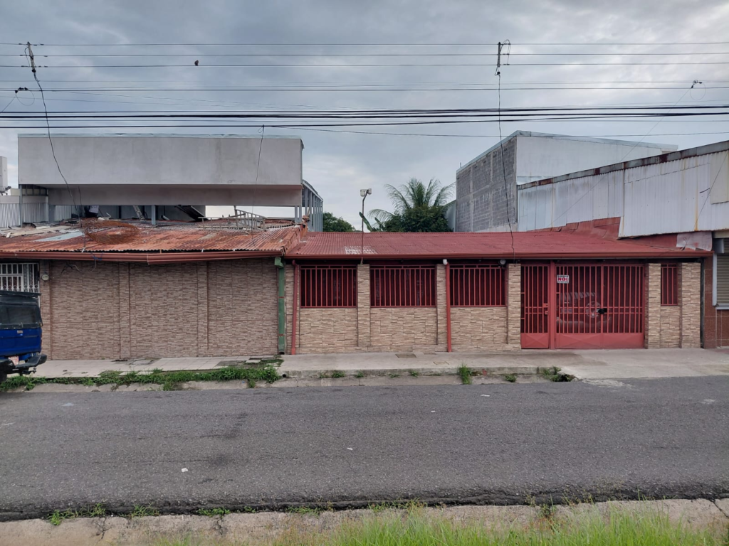 Terreno con Casa en Venta en El Roble, Puntarenas